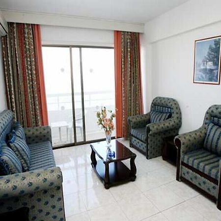 Melini Hotel Suites Протарас Екстериор снимка