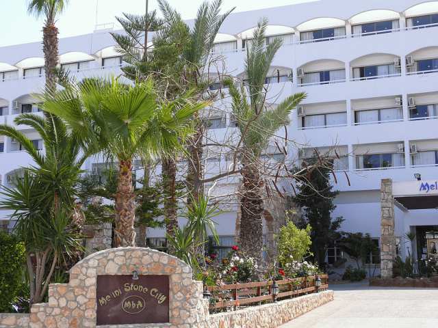 Melini Hotel Suites Протарас Екстериор снимка